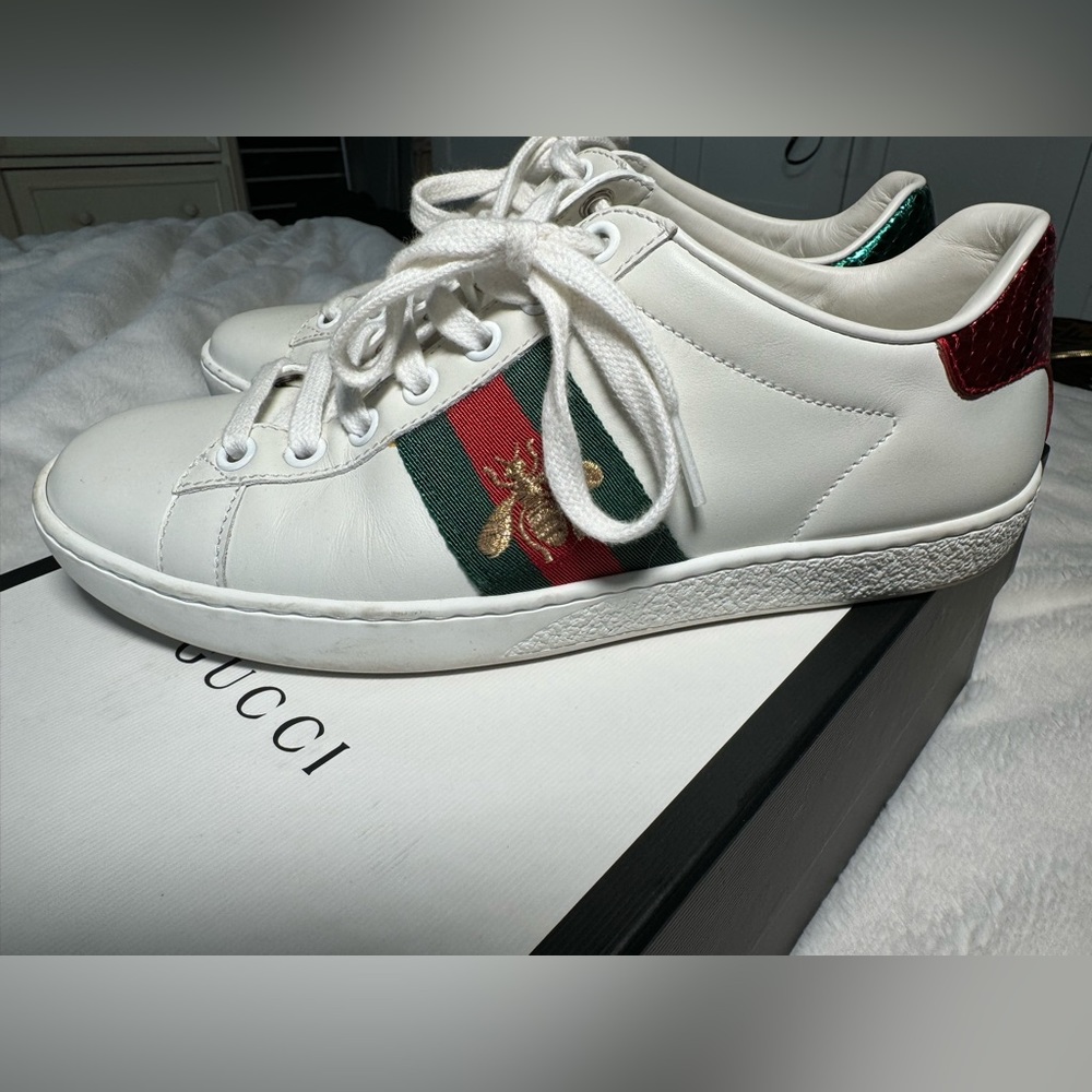 Women’s Gucci sneakers